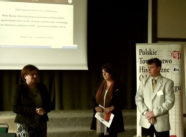 Od lewej: pani dyrektor Maria Kopeć, pani prezes Danuta Hajnos, prezes Robert Kowalski Fot. Anna Szopińska