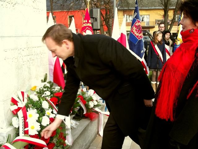 Składanie kwiatów Fot. Anna Szopińska