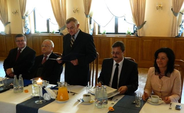 Przy głosie - Przewodniczący Rady Nadzorczej Janusz Kawka Fot. Paweł Worwa