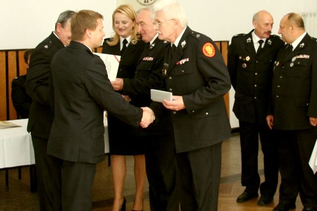 Wręczenie Fot. z archiwum OSP Kowaniec