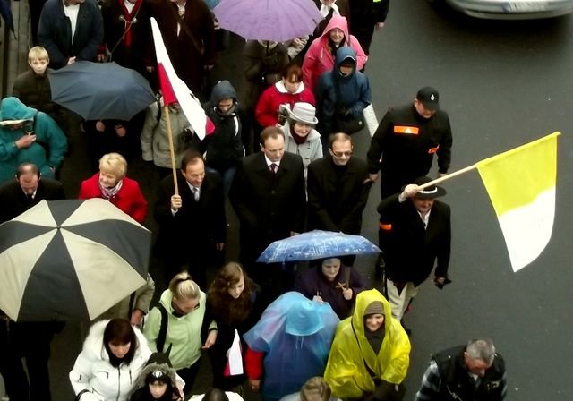 Pośrodku - delegacja Solidarnej Polski Fot. Anna Szopińska
