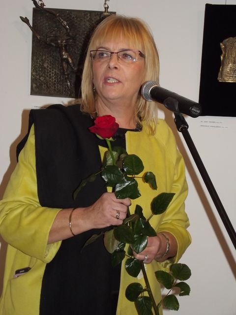 Alicja z różą Fot. Anna Szopińska