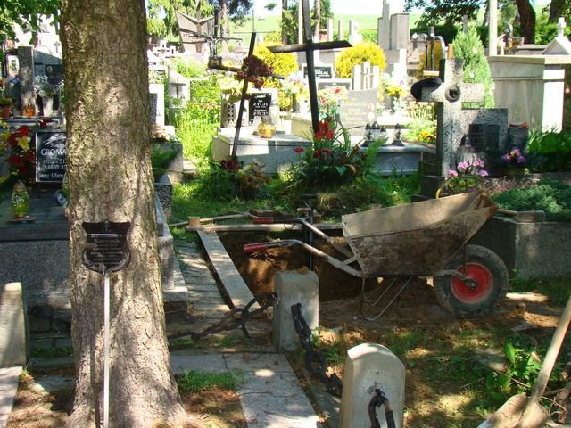 Opłaty i prace na cmentarzu - tylko według regulaminu Fot. Anna Szopińska