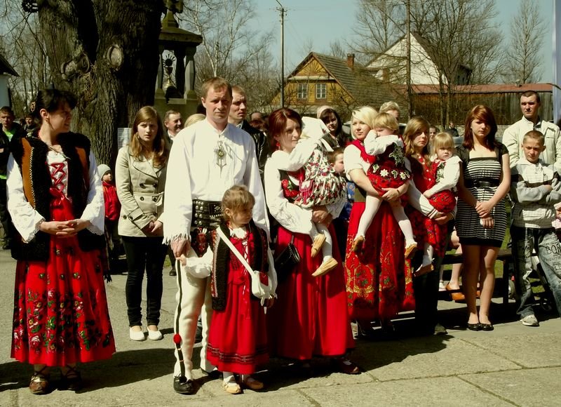 Przed kościołem Fot. Anna Szopińska