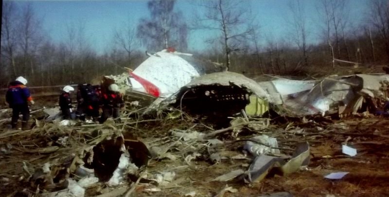 Unikatowe zdjęcie z miejsca katastrofy - wywiana apteczka techniczna i rozłożone burty (ze slajdów)