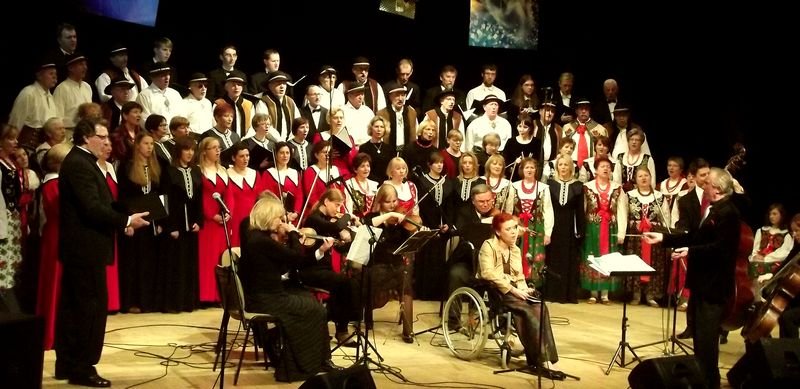 Na scenie - 70 osób Fot. Anna Szopińska