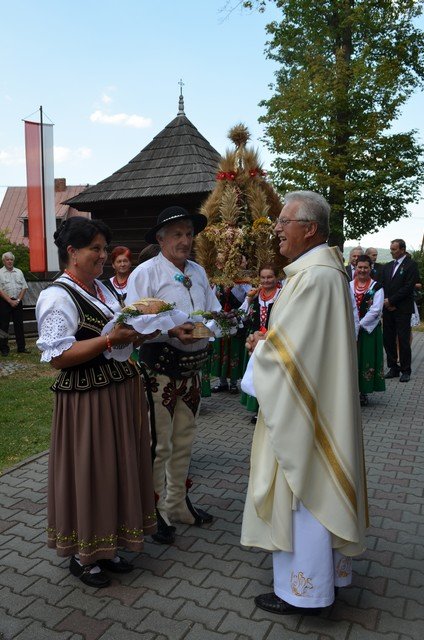 Powitanie przed kościołem fot. Anna Giżycka