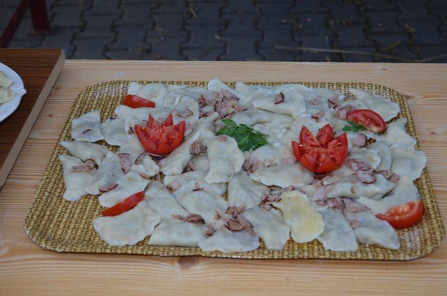 Zwycięskie pierogi ulepione przez Grupę Radnych fot. Anna Giżycka