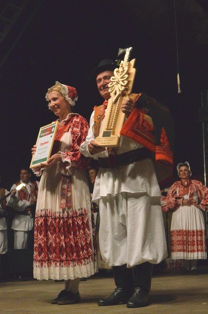 Nagroda Dziennikarzy im. Kazimierza Strachanowskiego w rękach zesołu “Bosiljak” z Chorwacji fot. Anna Giżycka