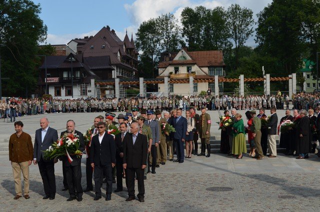 Delegacje przed pomnikiem fot. Anna Giżycka Delegacje przed pomnikiem fot. Anna Giżycka