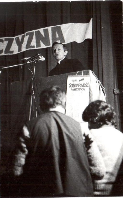 Zdjęcie z I Zjazdu “ Solidarności Wiejskiej” Podhala, Spisza i Orawy Ludźmierz 22.02. 1981r. przemawia ks. Sadłowski ze Zbroszy Dużej. Jan Smarduch uczestniczył, jako wolny słuchacz. Zdjęcie z I Zjazdu “ Solidarności Wiejskiej” Podhala, Spisza i Orawy Ludźmierz 22.02. 1981r. przemawia ks. Sadłowski ze Zbroszy Dużej. Jan Smarduch uczestniczył, jako wolny słuchacz.