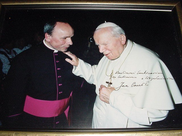 Pamiątkowe zdjęcie z prywatnych zbiorów śp. ks. kustosza Tadeusza Juchasa. Fot. Beata Szkaradzińska