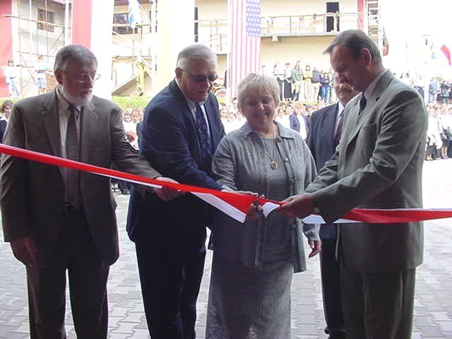 Fot. Beata Szkaradzińska, 2002 rok otwarcie gimnazjum Państwo Kardosowie 5