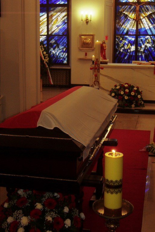 Trumna z prezydentem śp. Lechem Kaczyńskim