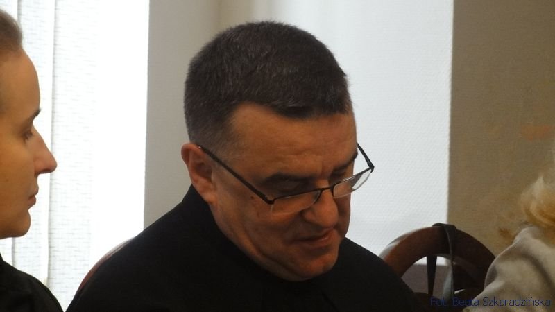 Ks. Kustosz Marian Mucha podczas konferencji prasowej