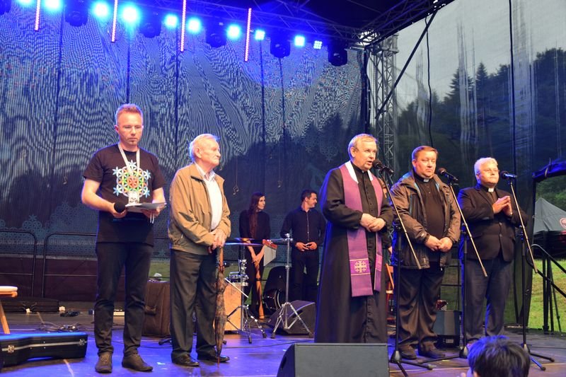 8upamiętnienie_ze_sceny_wynik